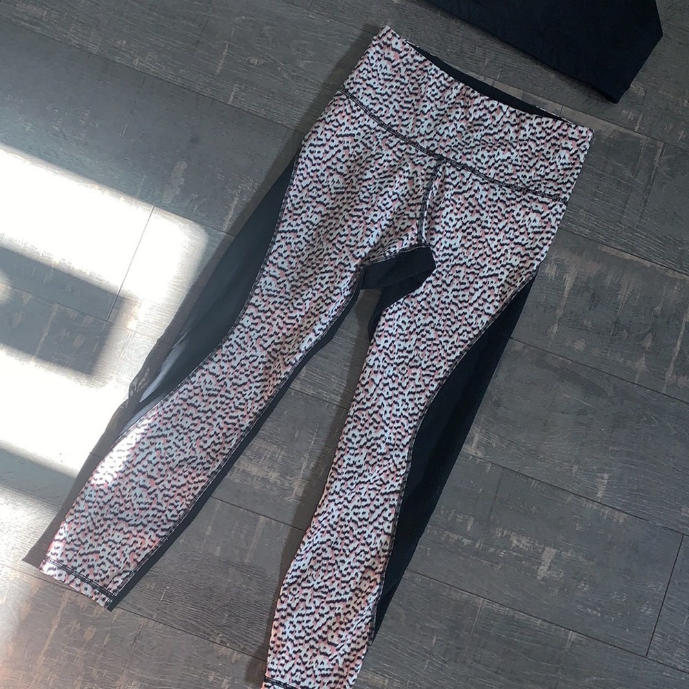 Size Medium Old Navy Active Elevate Leggings And … - image 2